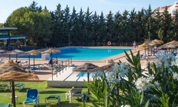 Telheiro Apartment | Homerez - Appartement for 4 ppl. with shared pool, terrace and balcony at Lagos