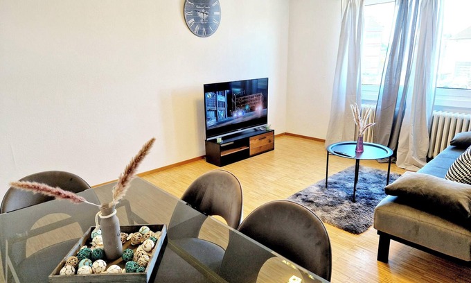 Neckarau Apartment | Modern Apartment in Mannheim with Pool and Spa Amenities