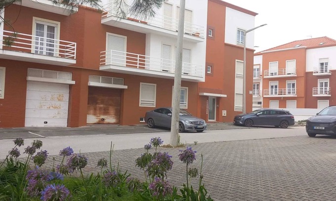 Peniche Apartment | Ideal Oceanfront Apartment for 8, Steps from Peniche Beach