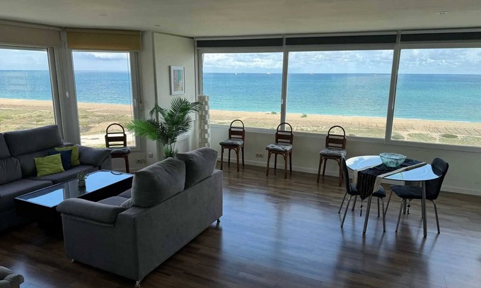 Pobles del Sud Apartment | Beachside Apartment for 5 with Pool & Top Guest Rating