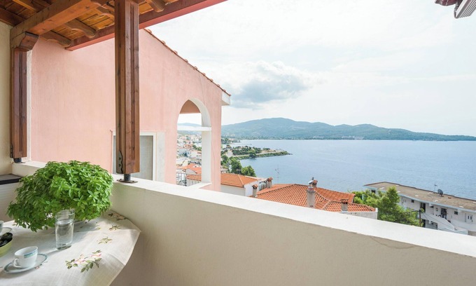 Neos Marmaras Apartment | Cozy Apartment Near Neos Marmaras Beach for 4 Guests