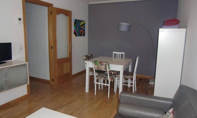 Zamora Apartment | Pet Friendly Garden View Apartment with Spa & Breakfast