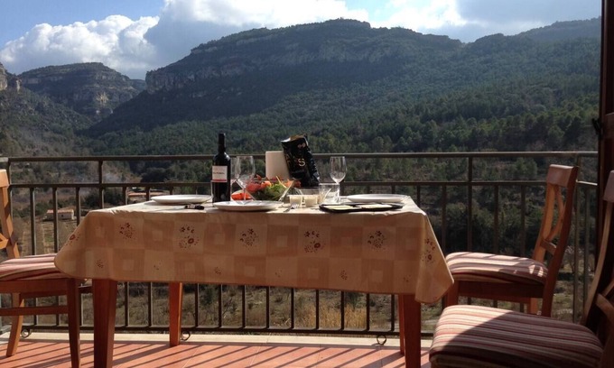 Capafonts Apartment | Delightful Apartment for 4 with Terrace in Capafonts