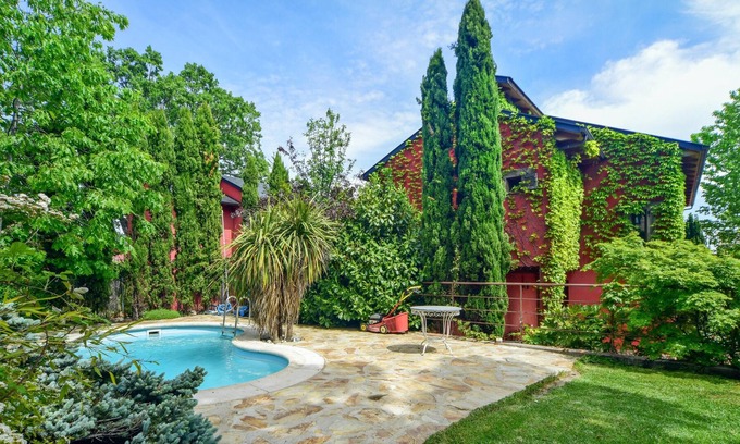 Navacerrada Villa | Inviting Villa for 10 with Pool & Spa in Navacerrada