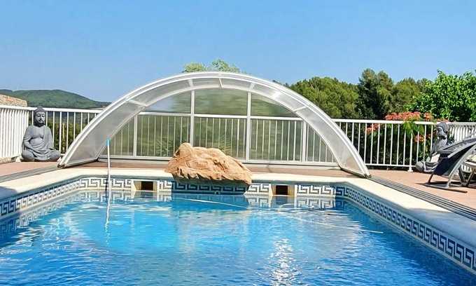 Querol Villa | Homerez - Big villa for 20 ppl. with swimming-pool, jacuzzi and garden at Querol