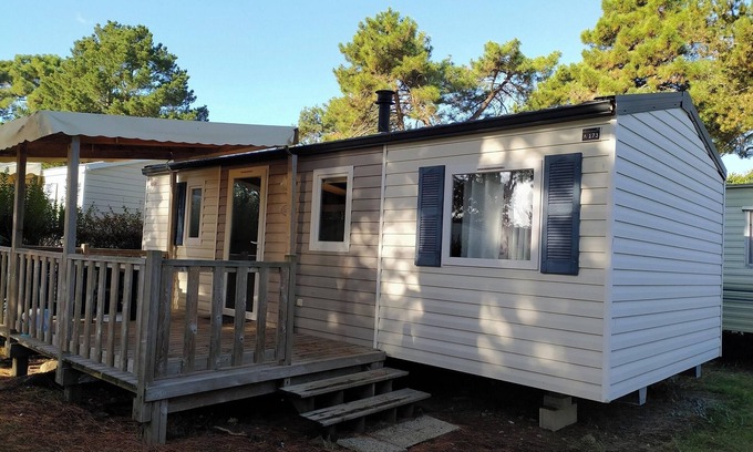 Banes House | Homerez - Bungalow in Argences-en-Aubrac with Pool