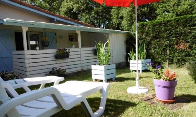 Cassen Apartment | Cozy Apartment for 4 in Cassen with Pool & Pet Friendly