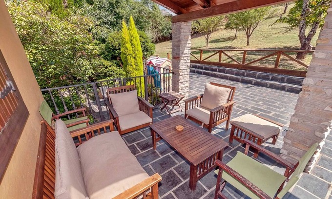 San Juan de la Mata Ski Chalet | Chalet for 8 with Pool & Terrace in San Juan de la Mata