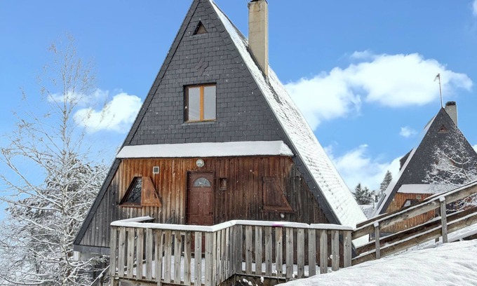 Saint-Lary-Soulan Ski Chalet | Cozy Chalet Retreat in Saint-Lary-Soulan with Spa & Breakfast