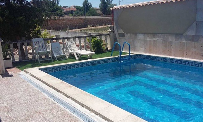 La Almarcha Ski Chalet | Charming Chalet with Pool and Terrace for 7 in La Almarcha
