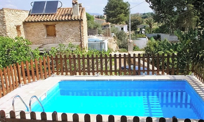 Masdenverge Ski Chalet | Charming Oceanfront Chalet with Pool, Rated 10/10 by Guests