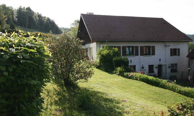 Fraize House | Beautiful Retreat for 3 with Spa and Lake Views in Fraize