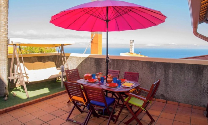 Santa Cruz House | Elegant House in Santa Cruz with Pool and Ocean Views