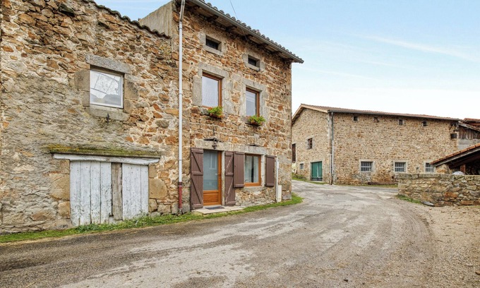 Valprivas House | Pet-Friendly Retreat with Pool and Garden in Valprivas