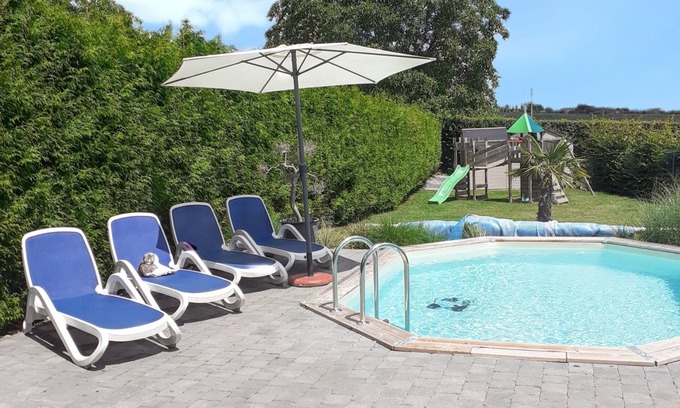 Hamois House | Guest Rated 9.8: Homerez House in Hamois with Pool