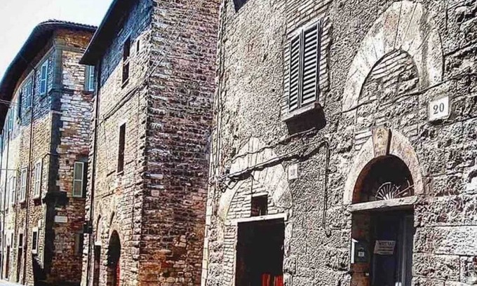 Gubbio House | Charming Retreat for 4 in Gubbio with Pet-Friendly Amenities