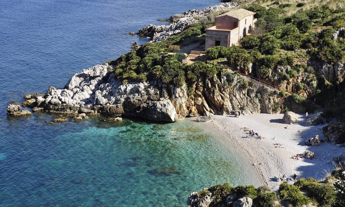 Mockarta House | Seaside Retreat in Marsala - Rated 10/10, Pet Friendly
