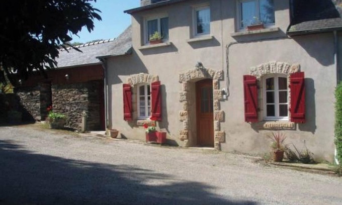 Laz House | Pet-Friendly House with Garden and Lake View in Laz
