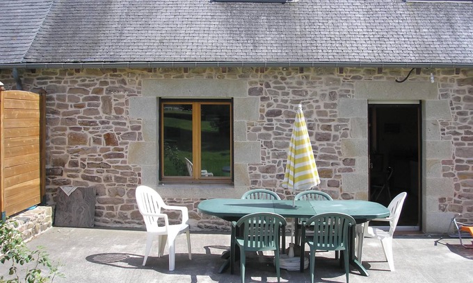 Plehedel House | Cozy Family Retreat with Garden Near Plehedel Beach
