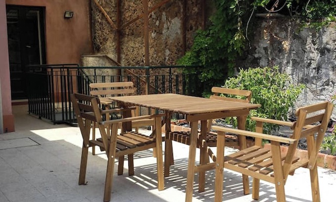 Pedara House | Inviting House for 5 with Spa & Breakfast in Pedara