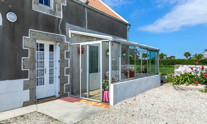Plouescat House | Inviting Home with Garden & Pool - Guest Rated 9/10