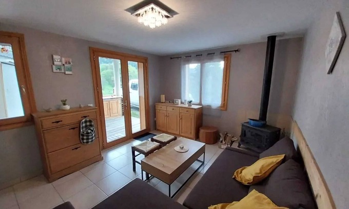Beranger Apartment | Sunny Mountain Apartment with Spa and Terrace in Les Belleville