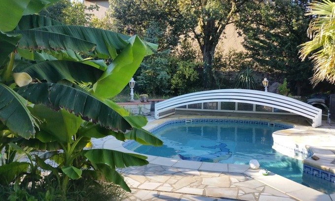 Gaujac Apartment | Homerez - Cozy Studio in Gaujac with Shared Pool