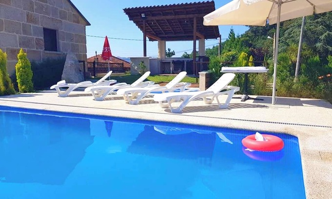 A Lama House | Elegant House in Pontevedra with Private Pool & Spa