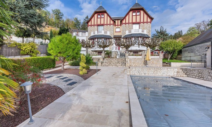 Bourre Villa | Elegant Villa in Bourré with Private Pool & Ocean Views