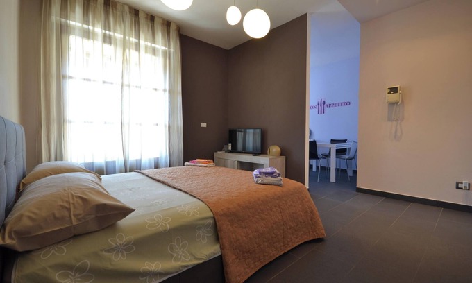 Vercelli Apartment | Cozy Apartment with Ocean View and Balcony in Vercelli