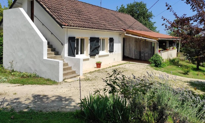 Marcillac-Saint-Quentin House | Homerez - Beautiful house for 6 ppl. with terrace at Marcillac-Saint-Quentin