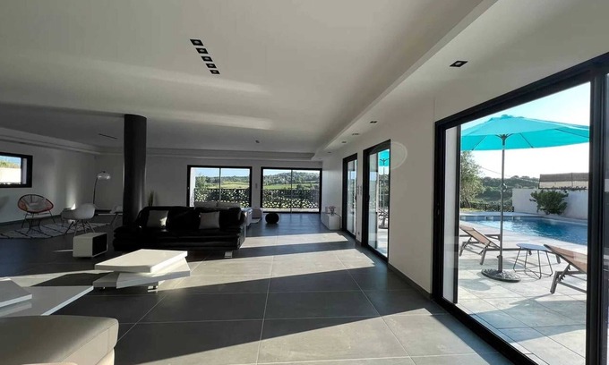Saint-Pons-de-Mauchiens Villa | Spacious Villa with Private Pool in Saint-Pons-de-Mauchiens