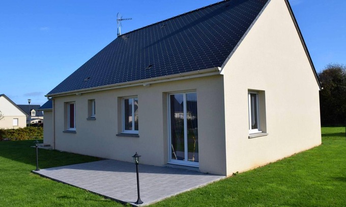 Saint-Laurent-sur-Mer House | Homerez - House for 6 ppl. with sea view and garden at Saint-Laurent-sur-Mer