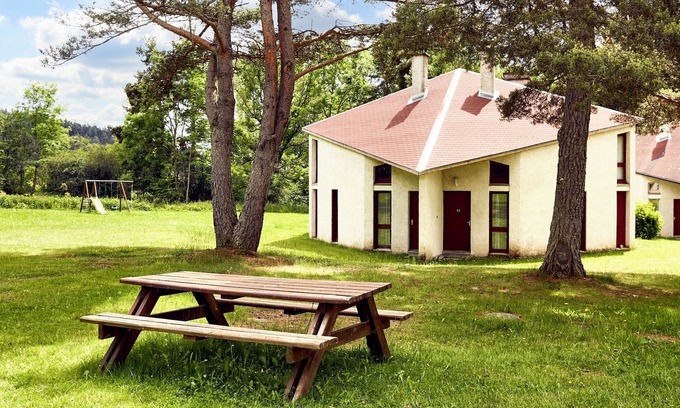 La Chapelle-Geneste House | Relax at Homerez House with Ocean View and Pool Access