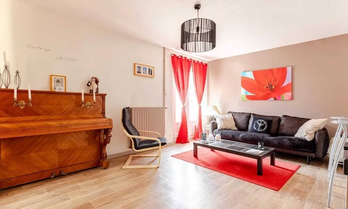 Plaisance-du-Touch House | Homerez - House with private garden in Plaisance-du-Touch