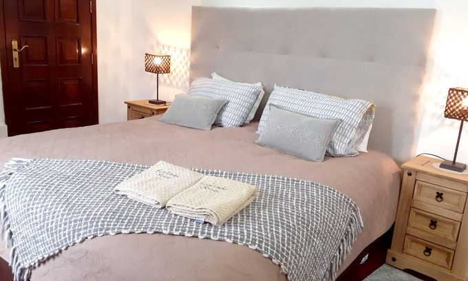 Camacha House | Homerez - House 12 km from the beach for 5 pers. with terrace in Camacha