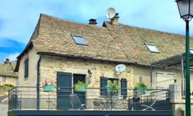 Les Salces House | Homerez - House 5 km away from the slopes for 4 ppl. with terrace at Les Salces