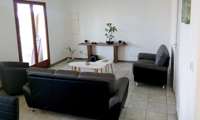 Petite-Ile House | Homerez - House 5 km away from the beach for 5 ppl. with sea view at Petite Île
