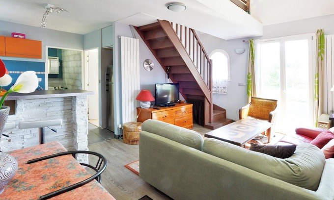Ferolles-Attilly House | Inviting Retreat in Férolles-Attilly with Spa & Breakfast