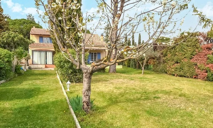 Loriol-du-Comtat House | Perfect Retreat: House with Garden & Terrace in Loriol-du-Comtat