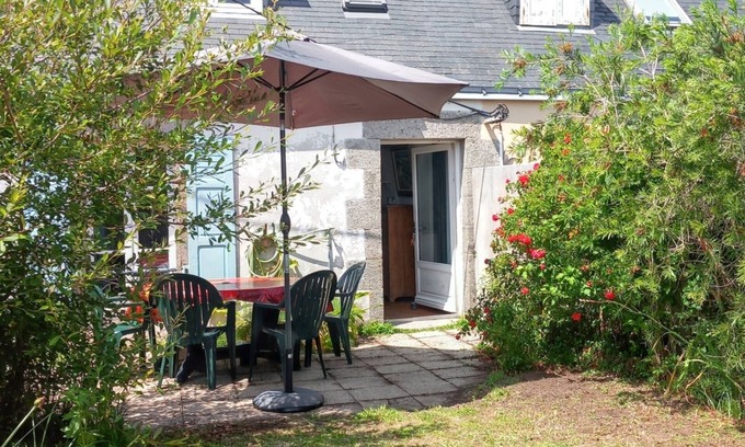 Camaret-sur-Mer House | Cozy Beach House Near Oceanfront with Pool & Pet-Friendly