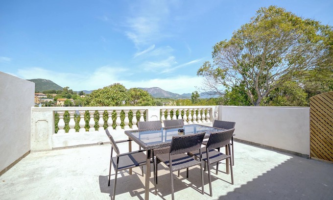 Mezzavia House | Cozy Retreat Near Ajaccio Beach with Garden & Ocean View