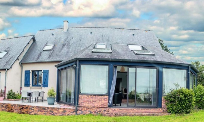 Courtils House | Inviting House in Courtils with Garden and Ocean View