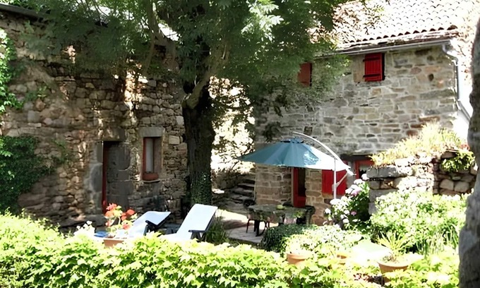 Dompnac House | Guest Rated 10/10: Homerez Mountain View Retreat