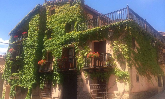 Cabra de Mora House | Relax in a Jacuzzi House for 4 at Cabra de Mora