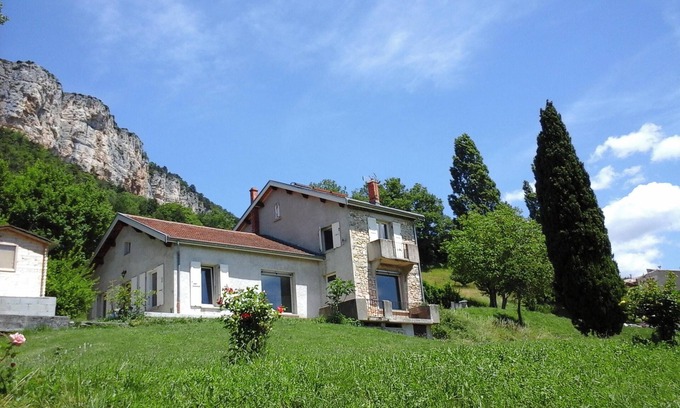 Plan-de-Baix House | Pet-Friendly Retreat for 6 with Terrace in Plan-de-Baix