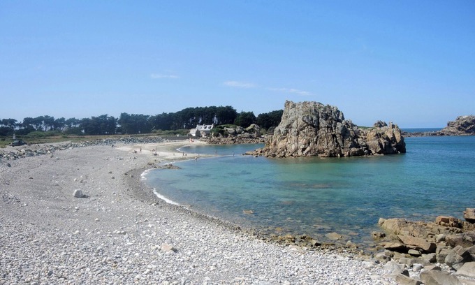 Plougrescant House | Relaxing Getaway: Beach House with Garden in Plougrescant
