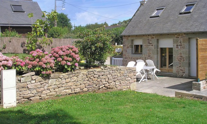 Plehedel House | Delightful House 5 km from Beach with Pool and Terrace