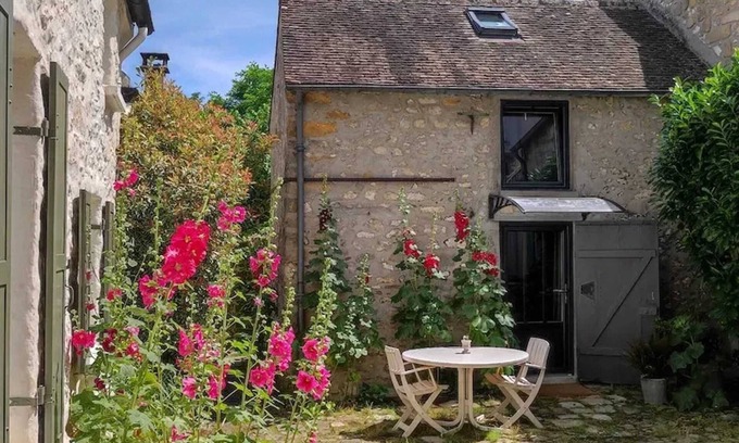 Avon House | Homerez - House with 1 Bedroom in Avon - Canoeing Nearby