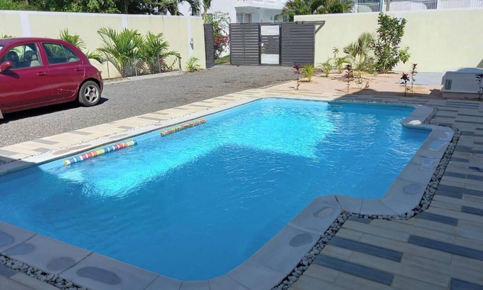 Pereybere Villa | Villa with Pool & Ocean View in Beautiful Pereybere